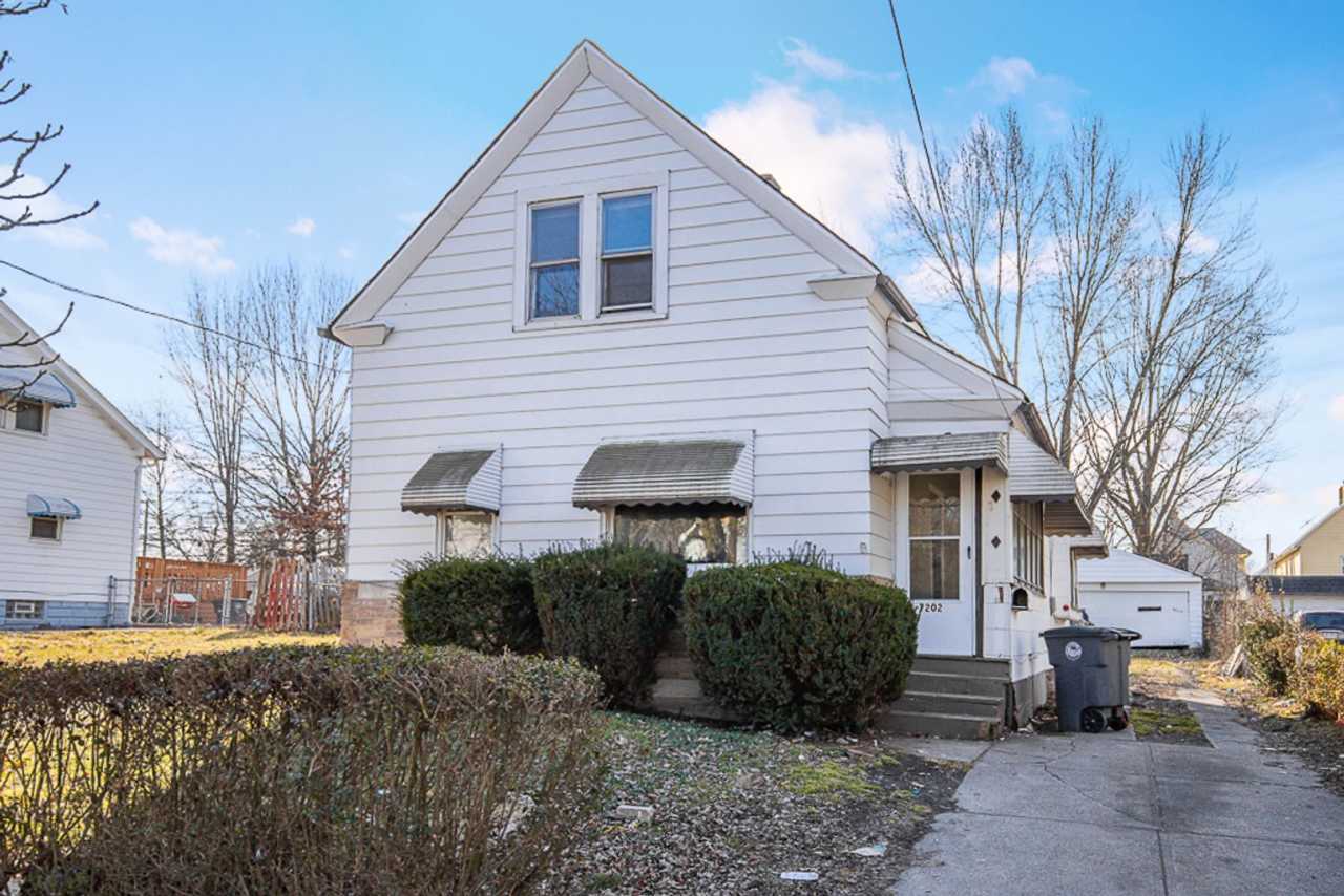 3 Bedroom/1 Bath Single House!