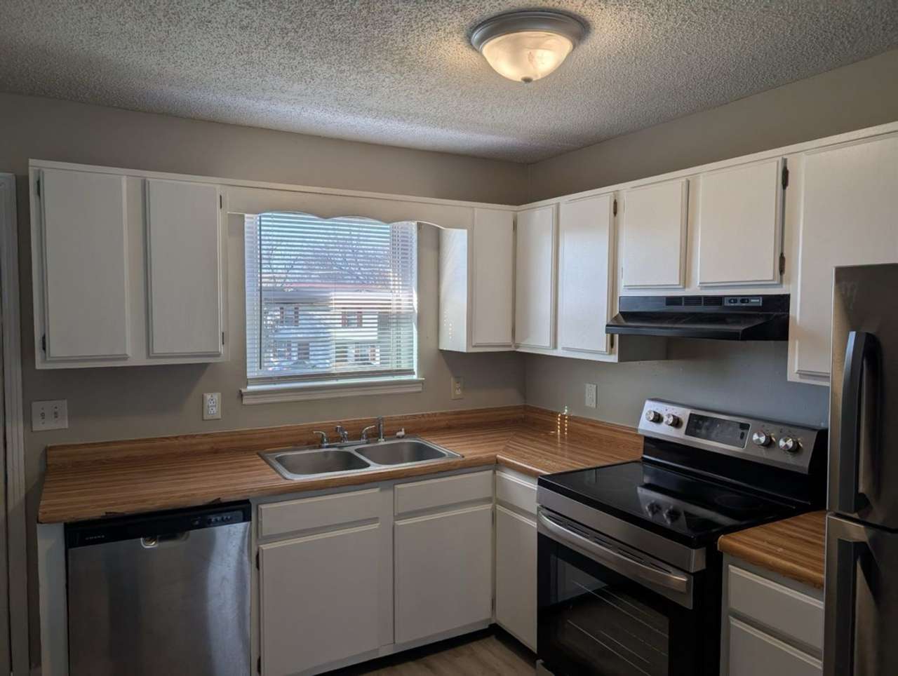 2 Bedroom Duplex on Corner Lot! SPECIAL: HALF OFF FIRST FULL MONTH'S RENT!