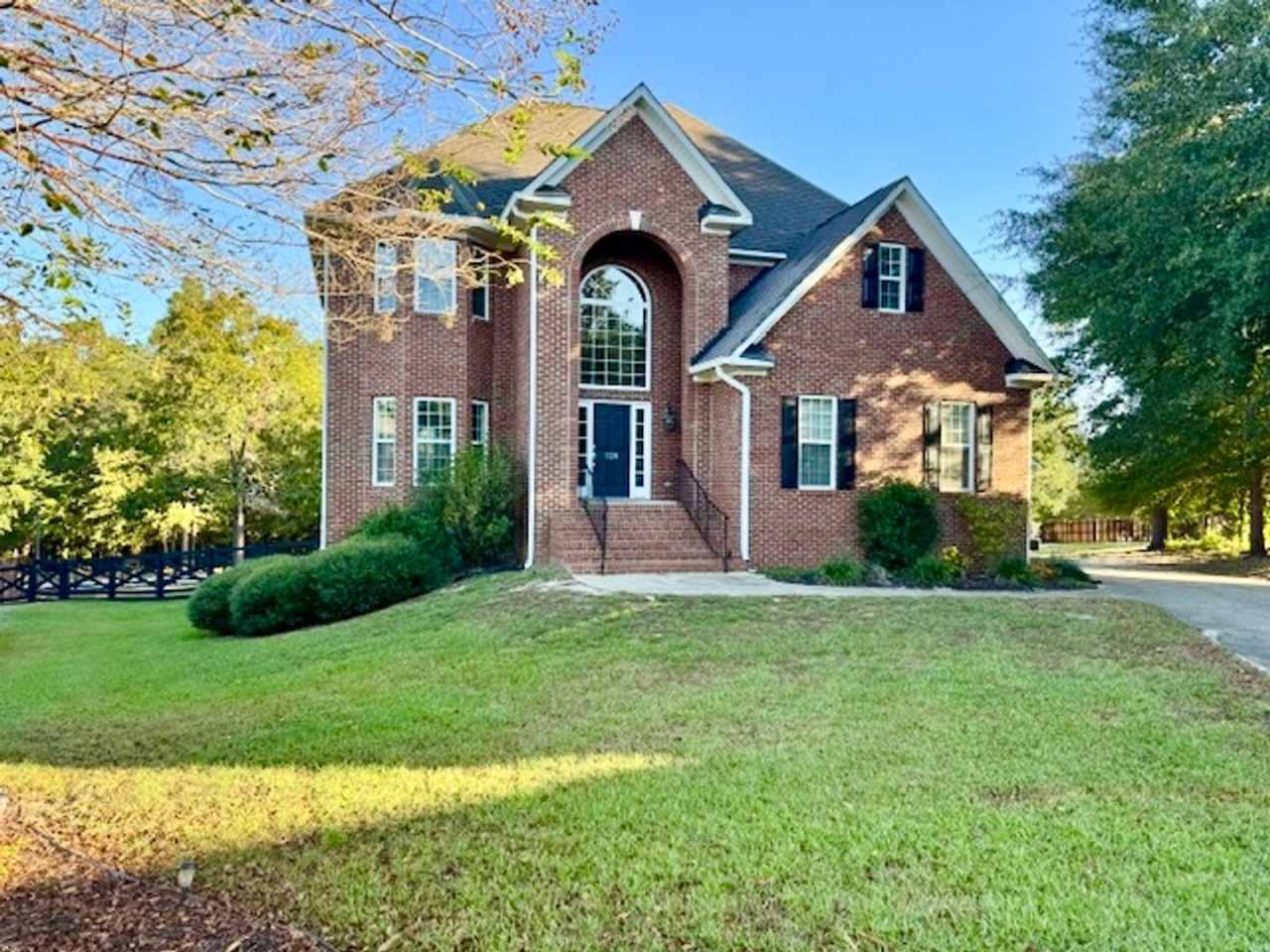 IMPRESSIVE 4 BEDROOM, 4.5 BATH HOME IN INDIAN RIVER