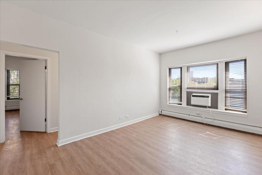 900 W Windsor Avenue