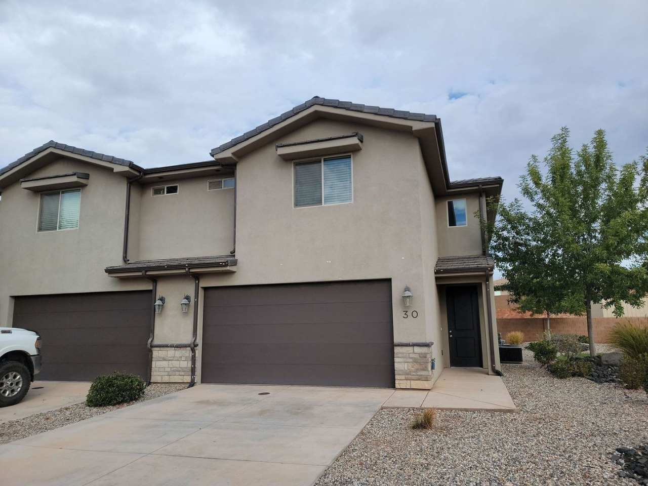 Pet Friendly and Modern End-Unit 3 Bedroom Townhome!