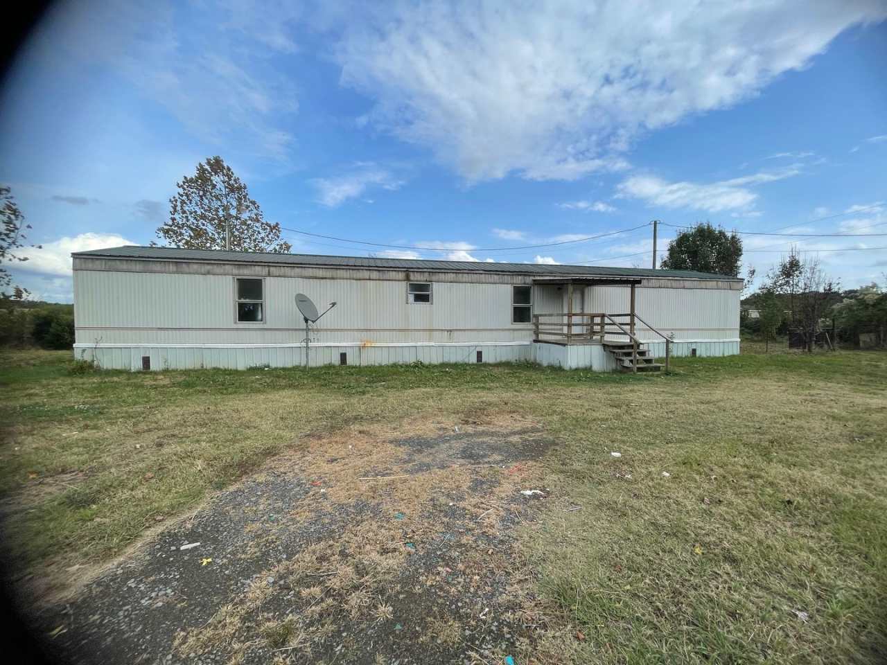3 BR 2 Bath 1,280 sq ft singlewide mobile home on 3.09 acres in Lonoke, AR