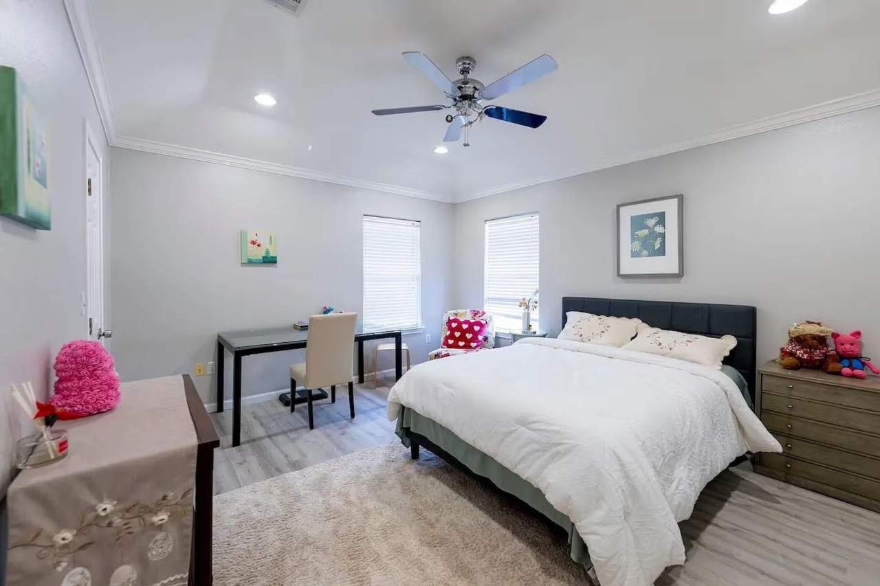 Room in 4 Bedroom Home at Sunrise Dr