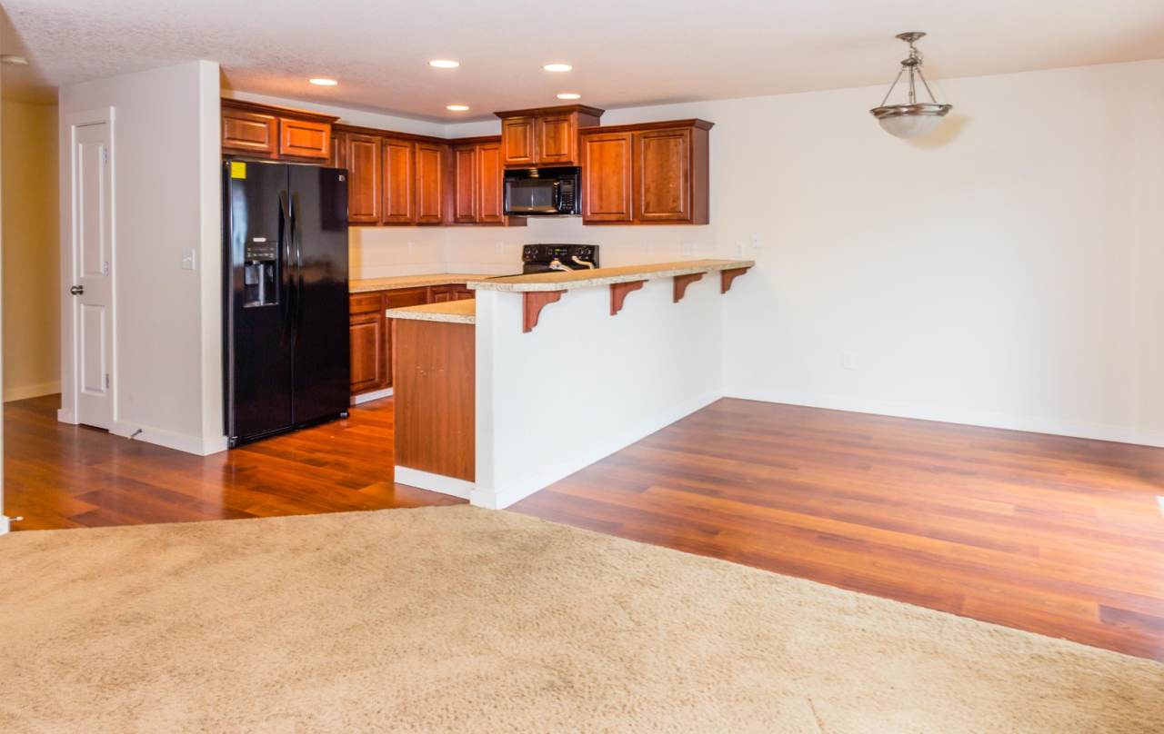 3 bedroom 2.5 Bath with Fenced Back Yard - Pet Friendly