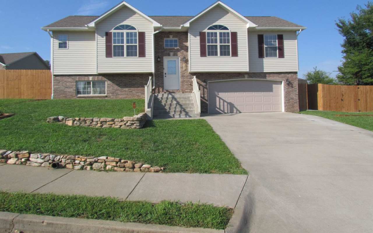 RENTAL AVALIABLE MONTH TO MONTH ONLY