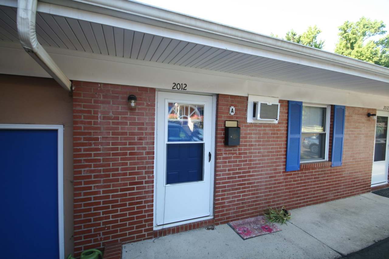 Spacious 1 Bedroom Apartment Near Duke West and Hospital