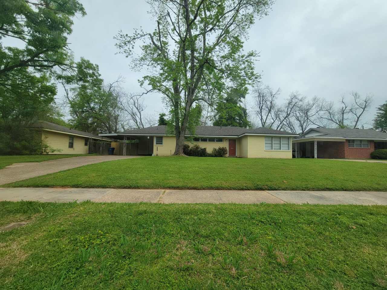 $300 Off 1st Month Special