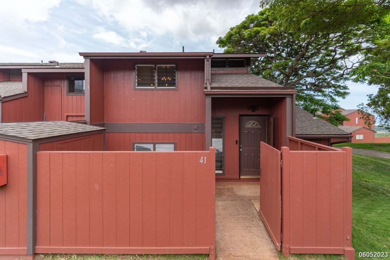 Spacious 4BR/2.5BA/2PKG Townhome with Ocean Views  Loft in Makakilo (Kapolei)