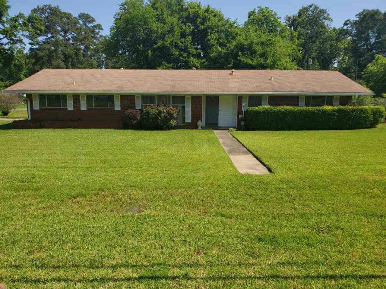 PRICE DROP  HALF OFF FIRST FULL MONTH'S RENT-NICE HOME IN NORTH HIGHLANDS SUBDIVISION