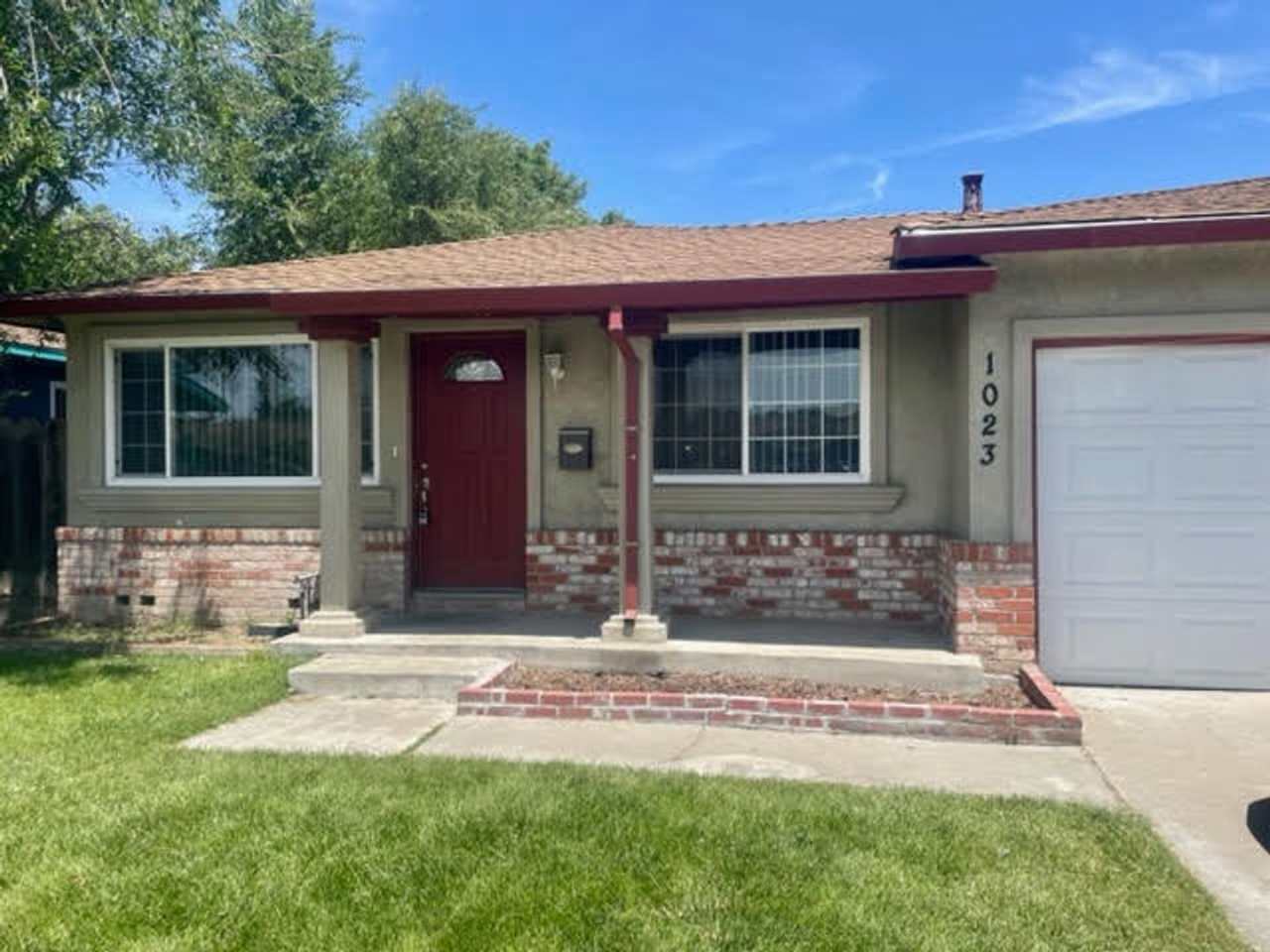 Charming house in an established quiet neighborhood in a court