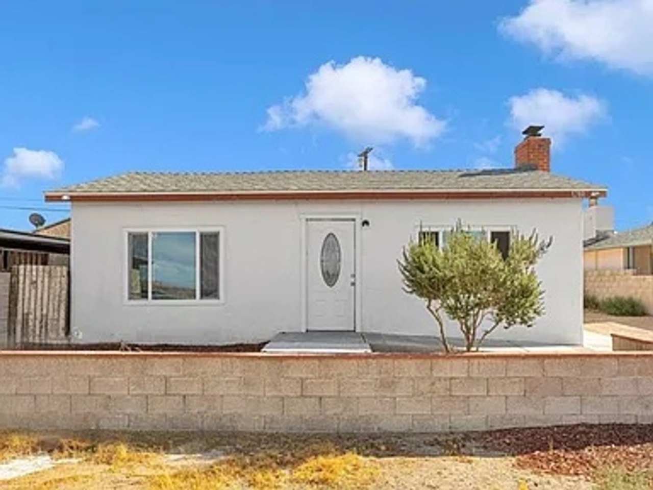 Remodeled charming 1 bedroom with 1 bonus room and 1 bathroom home