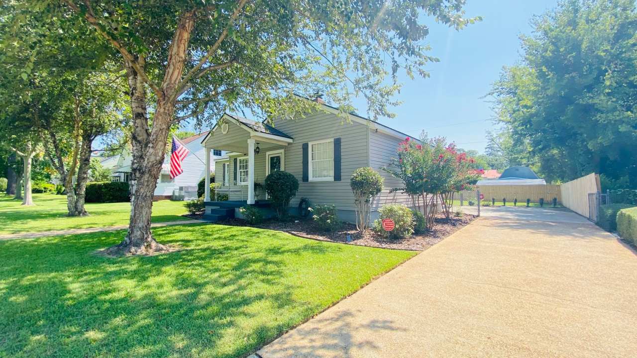 Three bedroom one bath!