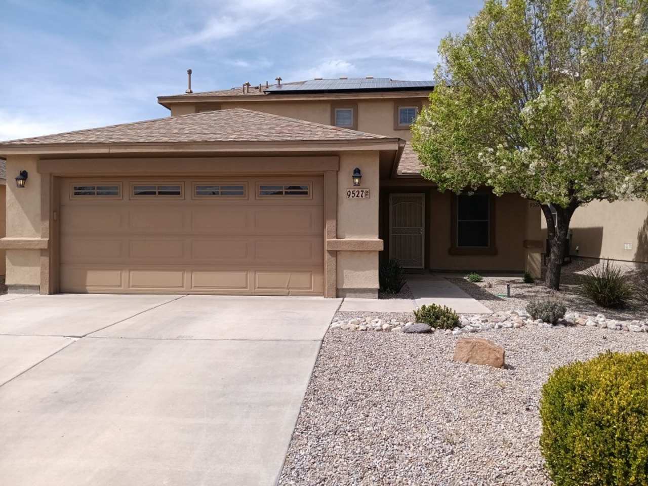 Stunning 3 bedroom, 2.5 bathroom home! Showings available NOW!