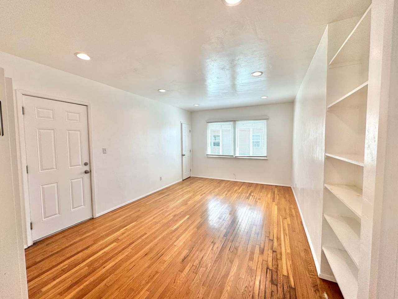An apartment with character! Hardwood floors, built-ins - TOP FLOOR - 1 Bed / 1 Bath!