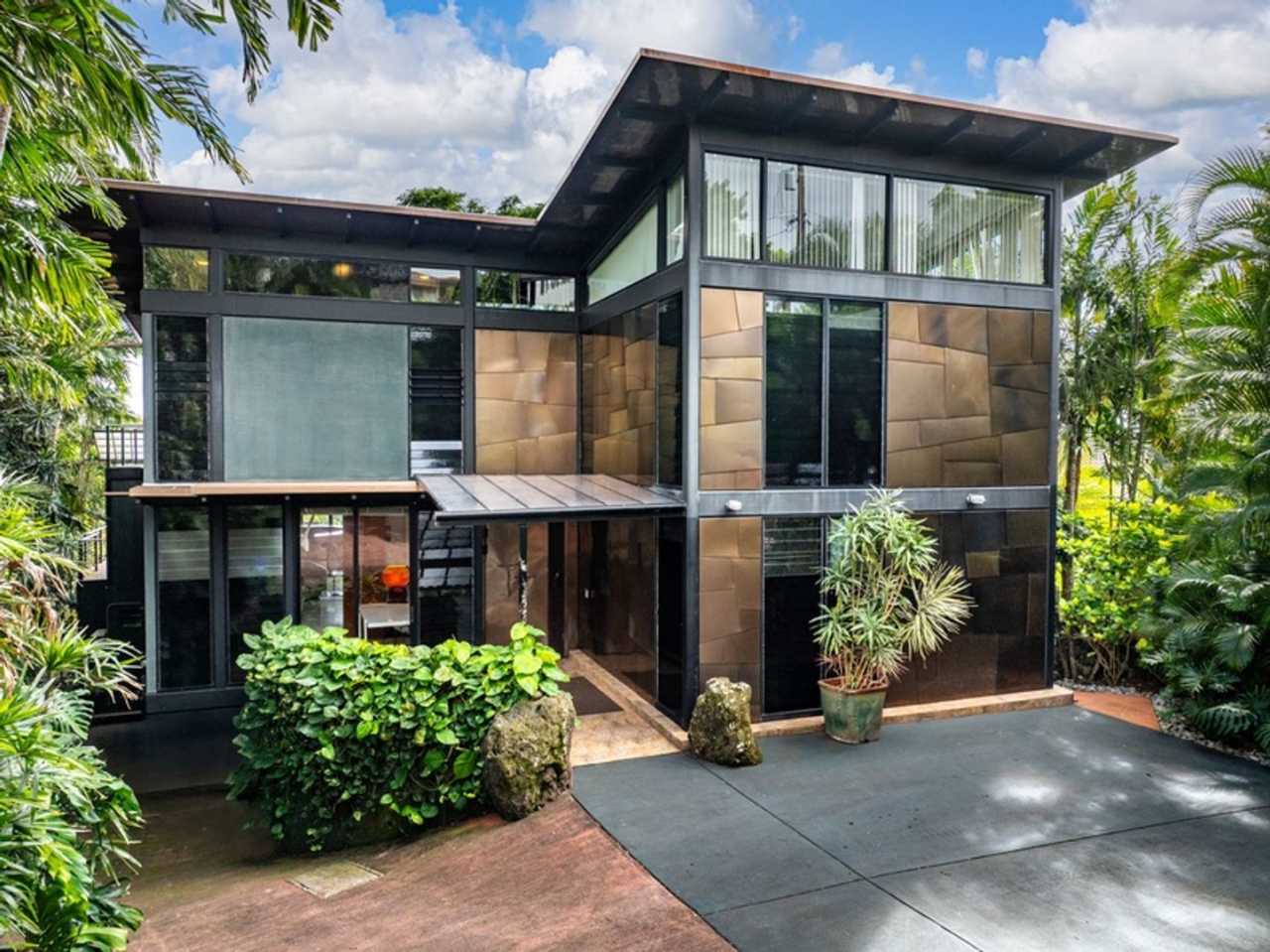 Tantalus Glass House: Modern Luxury with Stunning Honolulu Views  Lanai