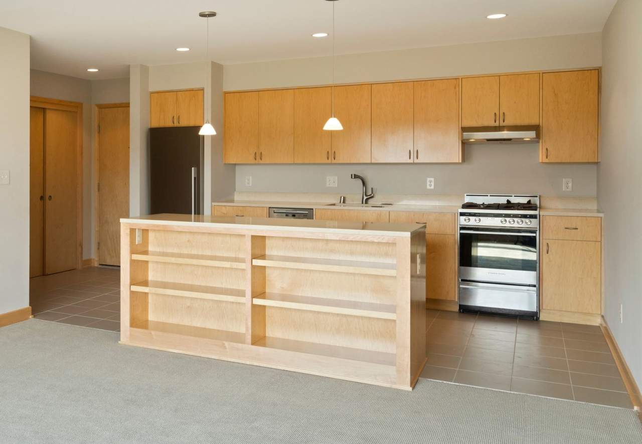 1, 2  3 Bedrooms Available, near U of M! Beautiful remodeled Apartments! Lauderdale