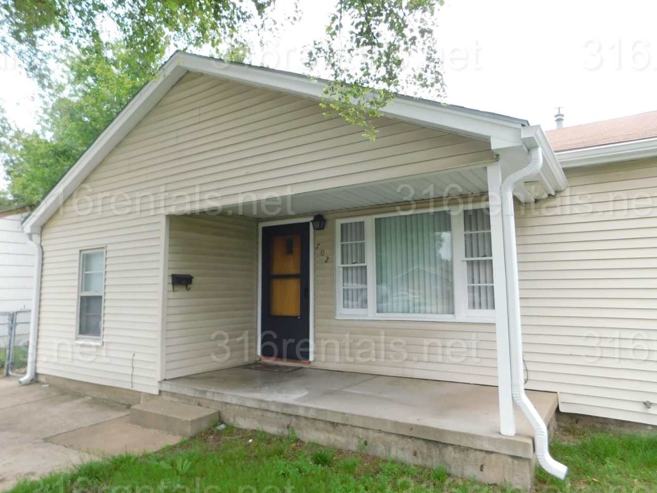 $1050 - 3 bed 1 bath - Single Family Home