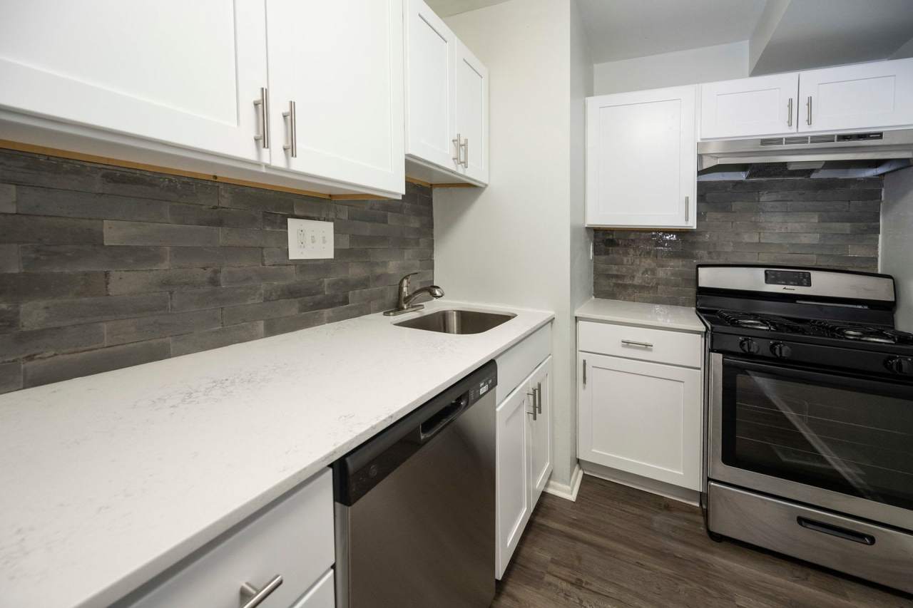 Tomlinson Court Apartments