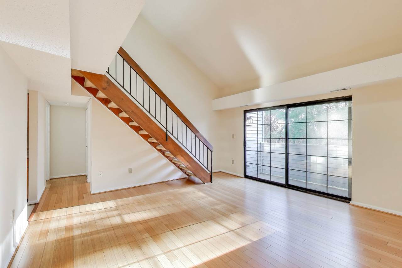 Top Floor 1 bed w/ a loft [ can be a 2nd BEDROOM] plus 1.5 Baths and SECURE GARAGE SPACE