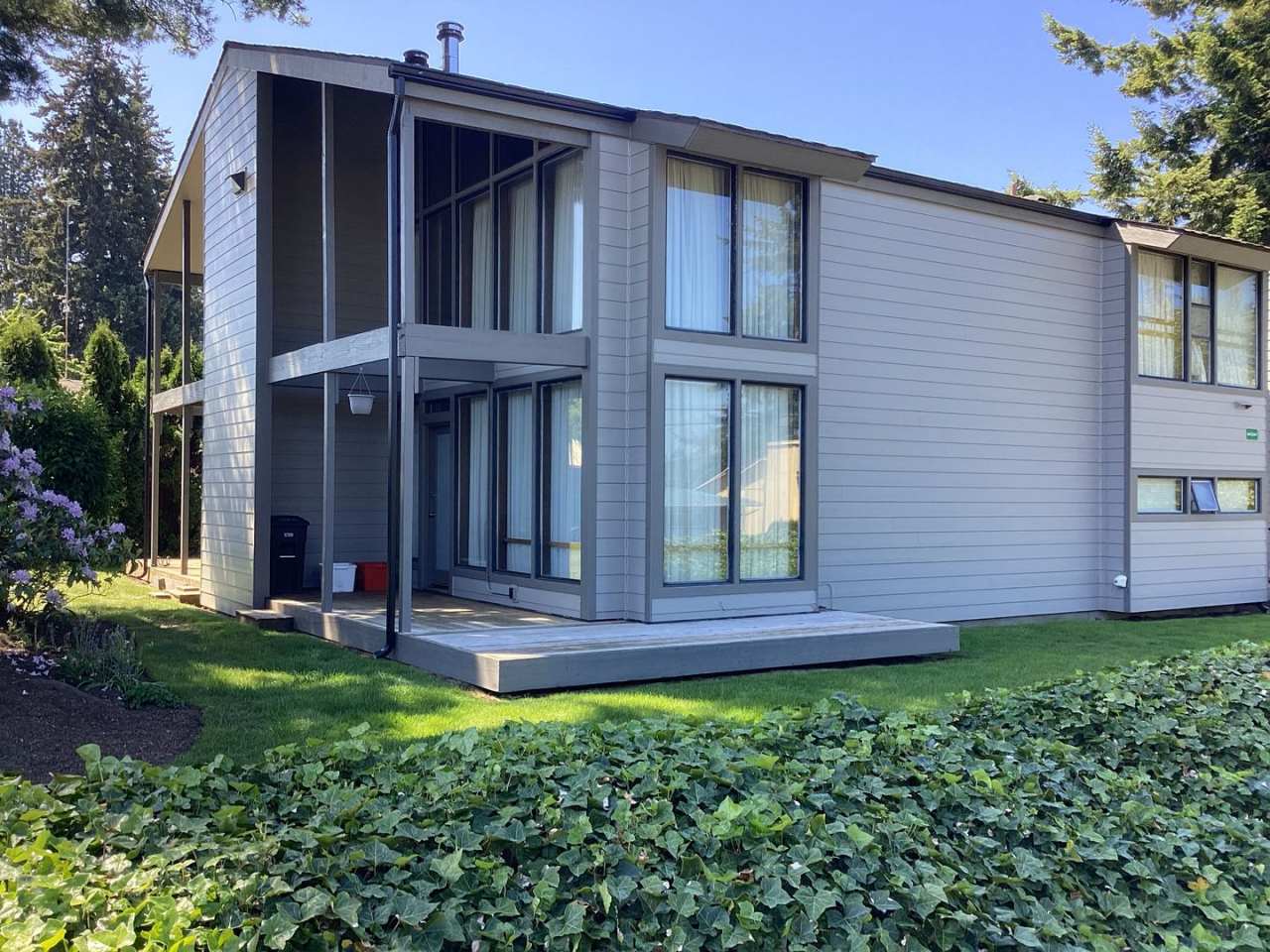 Bright  Stylish 2-Bedroom Townhouse in Well-Maintained 4-Plex Community