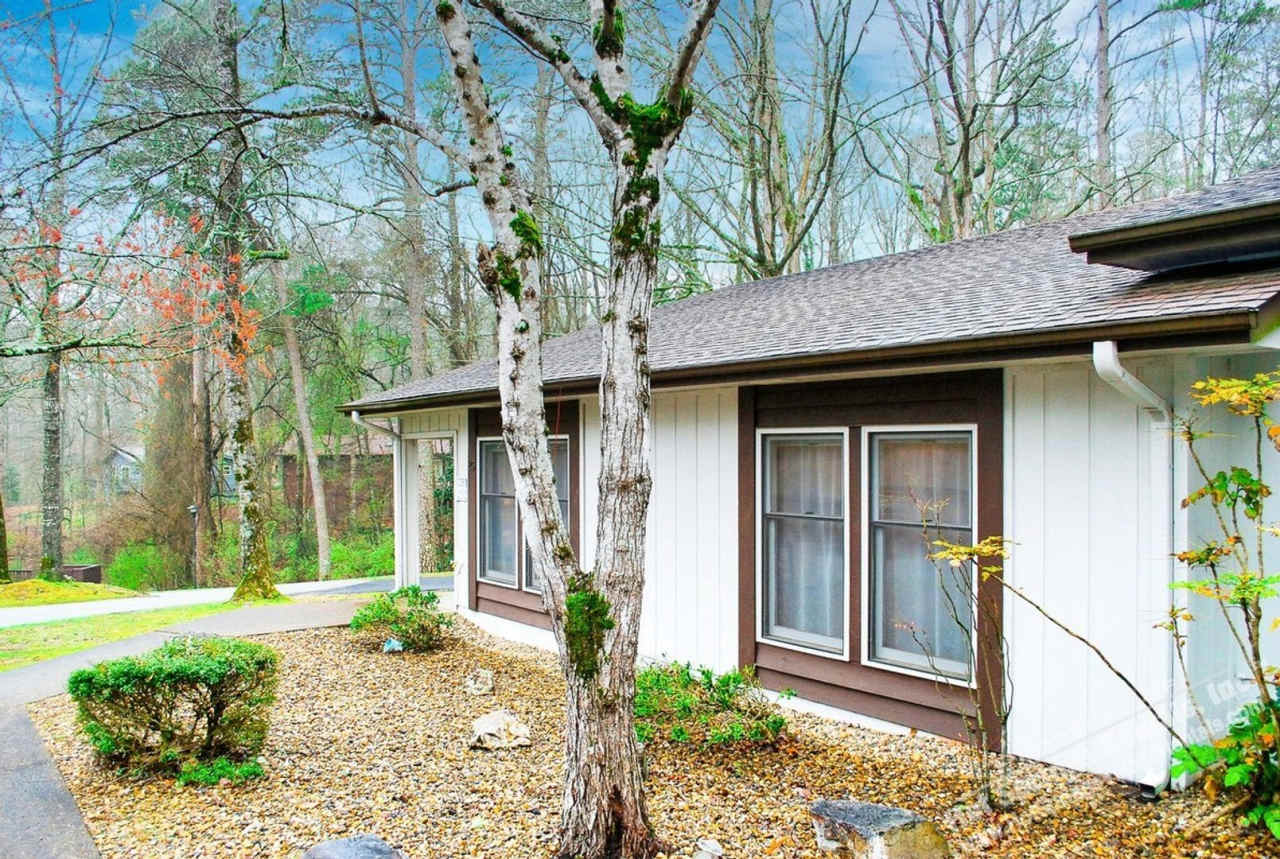 West Gate Area | Townhome | Unfurnished