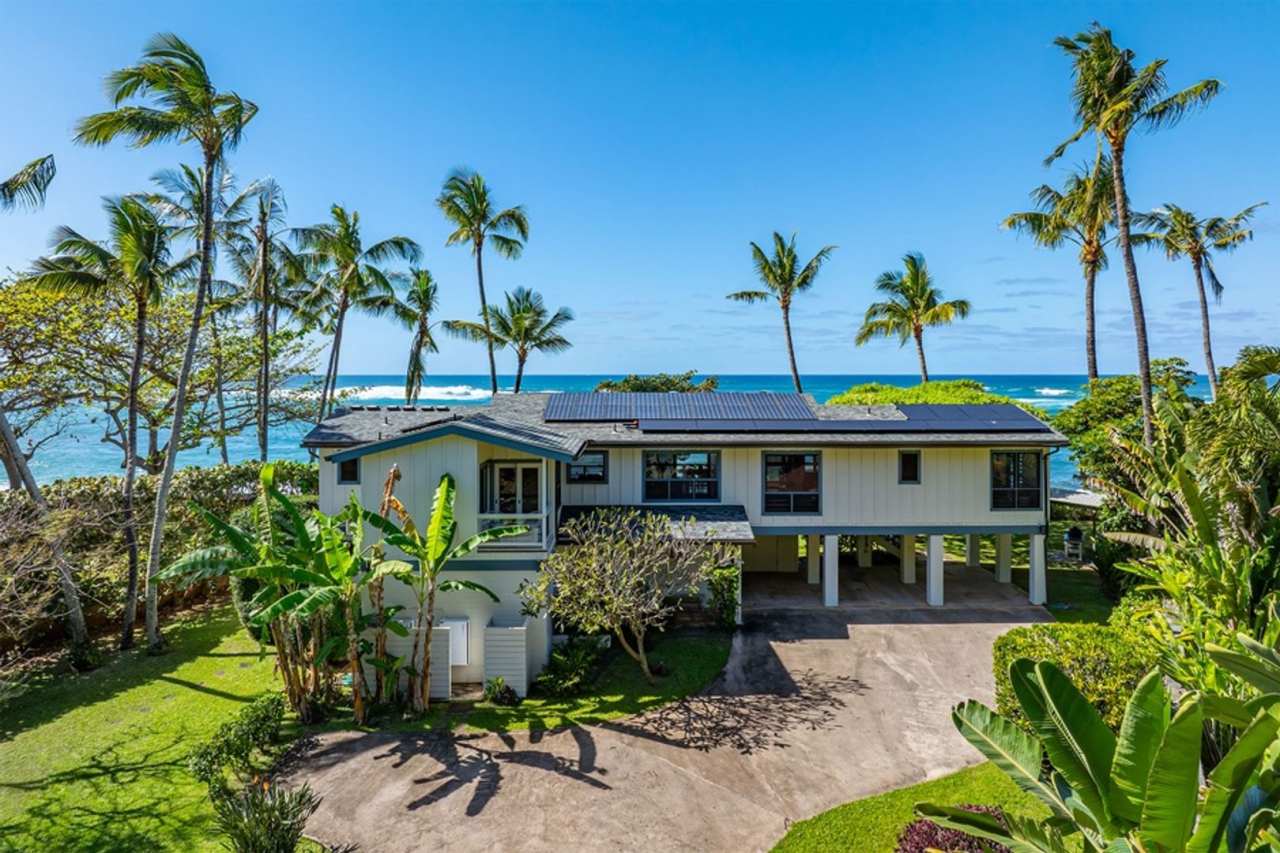 Maluhia Beach House: Private Beachfront Getaway w/ Lanai  Ocean Views