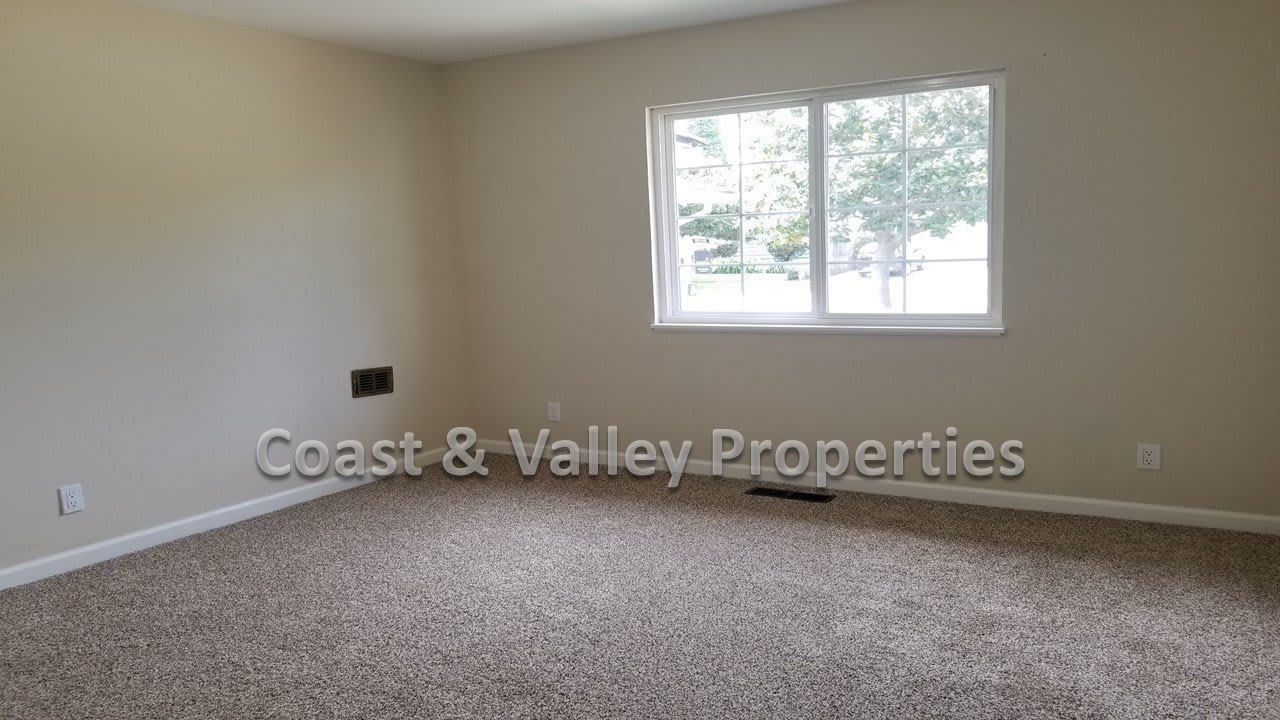 Lovely South Salinas Home!