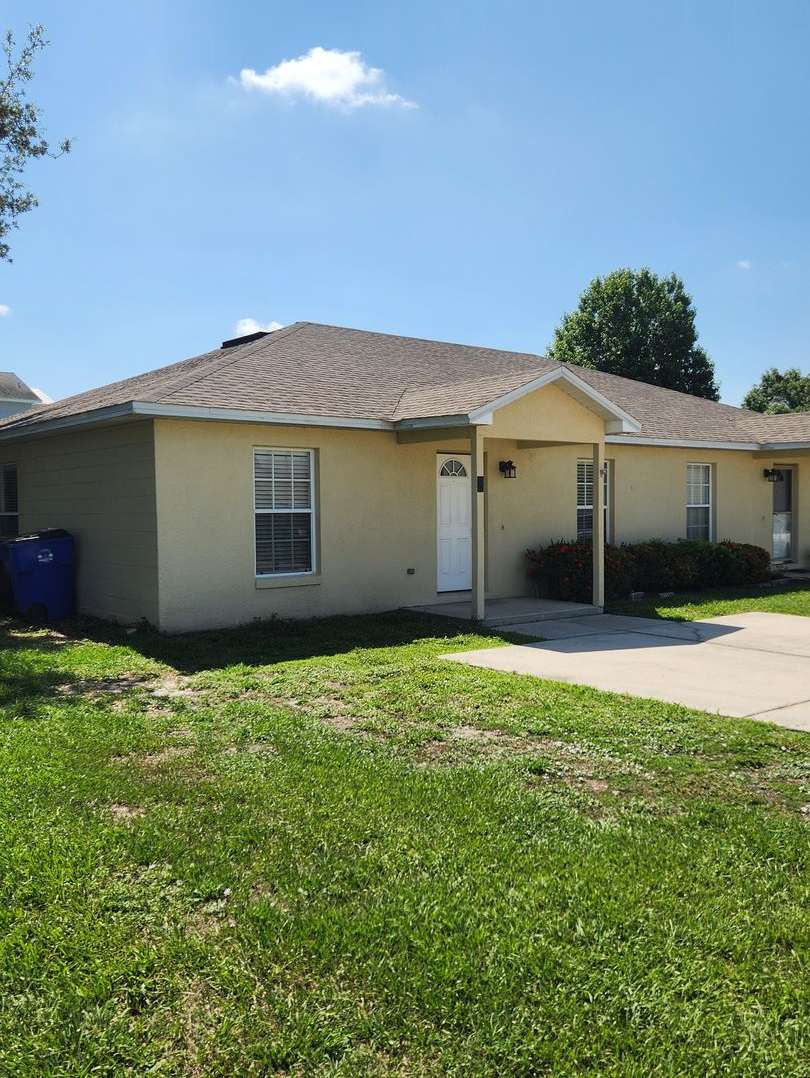 Location...Location..Comfortable 3 Bedroom 2 Bath - (Duplex Home )close to Saint Cloud Lakefront