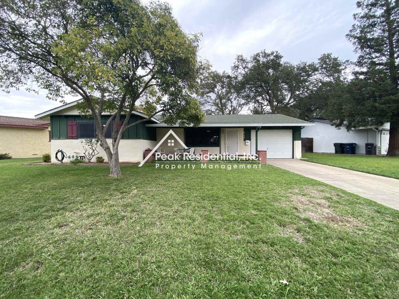 Charming Citrus Heights 3bd Home with Garage  Large Backyard