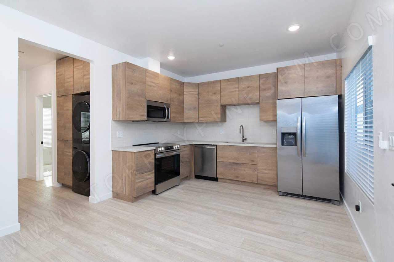 *OPEN HOUSE: 7/5 9:30-10:30AM* 2 Br in Clairemont with W/D in Unit and New Everything!