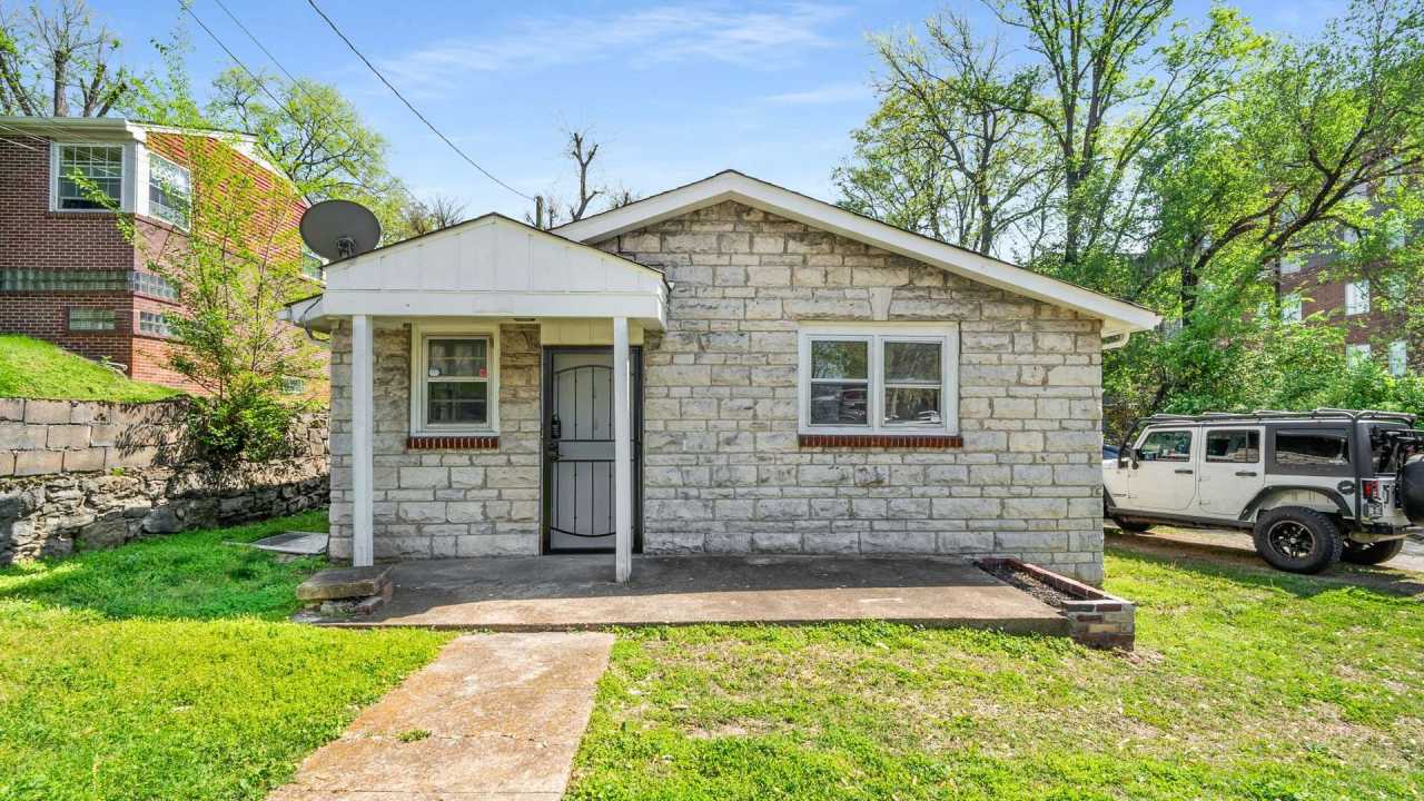 Close to Downtown Nashville!