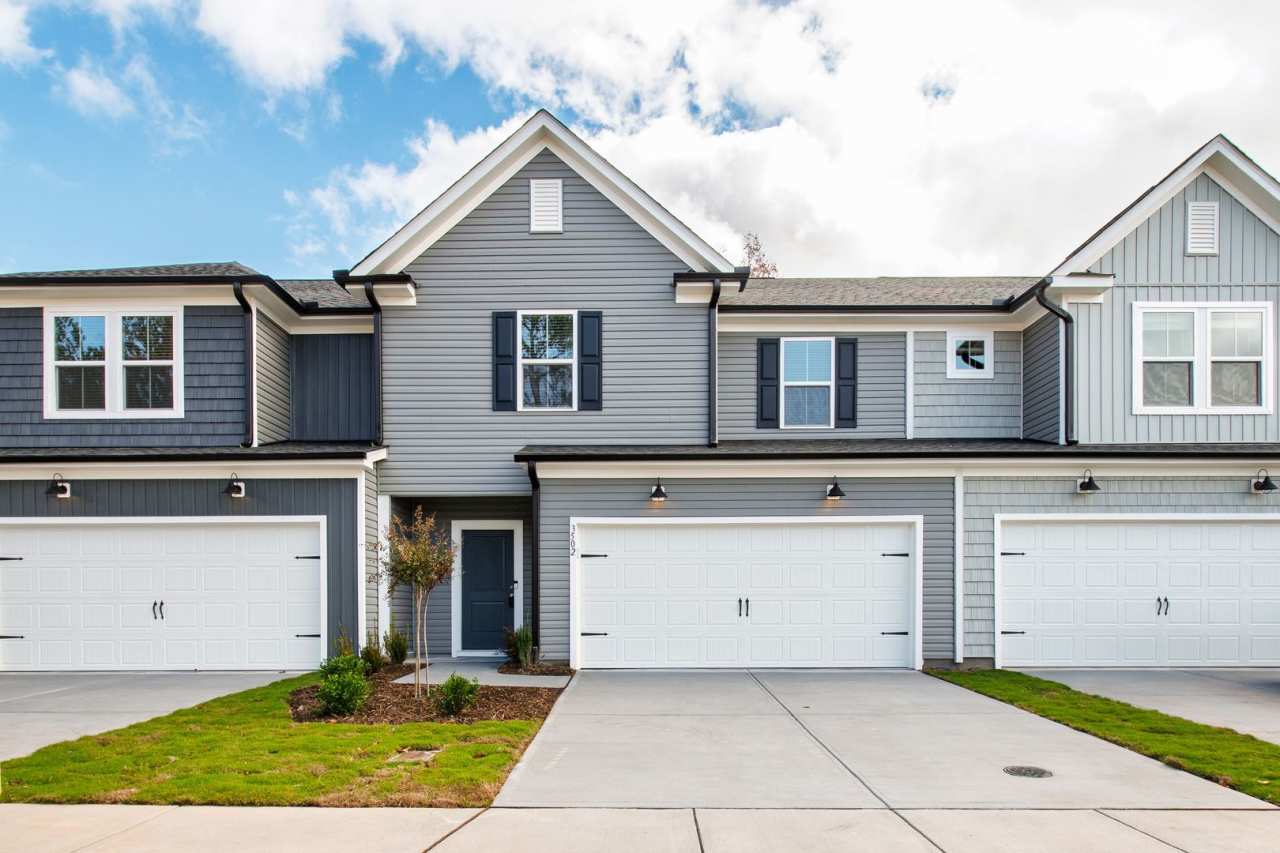 Modern 3-Bedroom Townhome in Solana, Durham!
