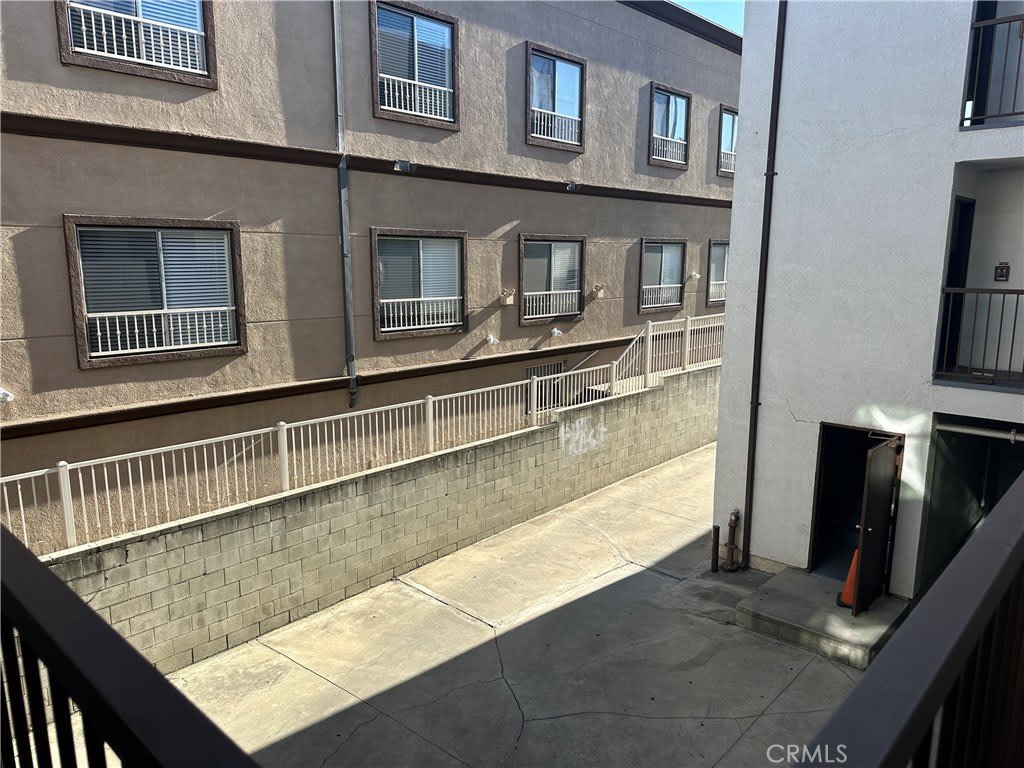 1758 N Kingsley Drive