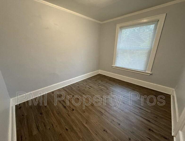 2853 North Booth Street