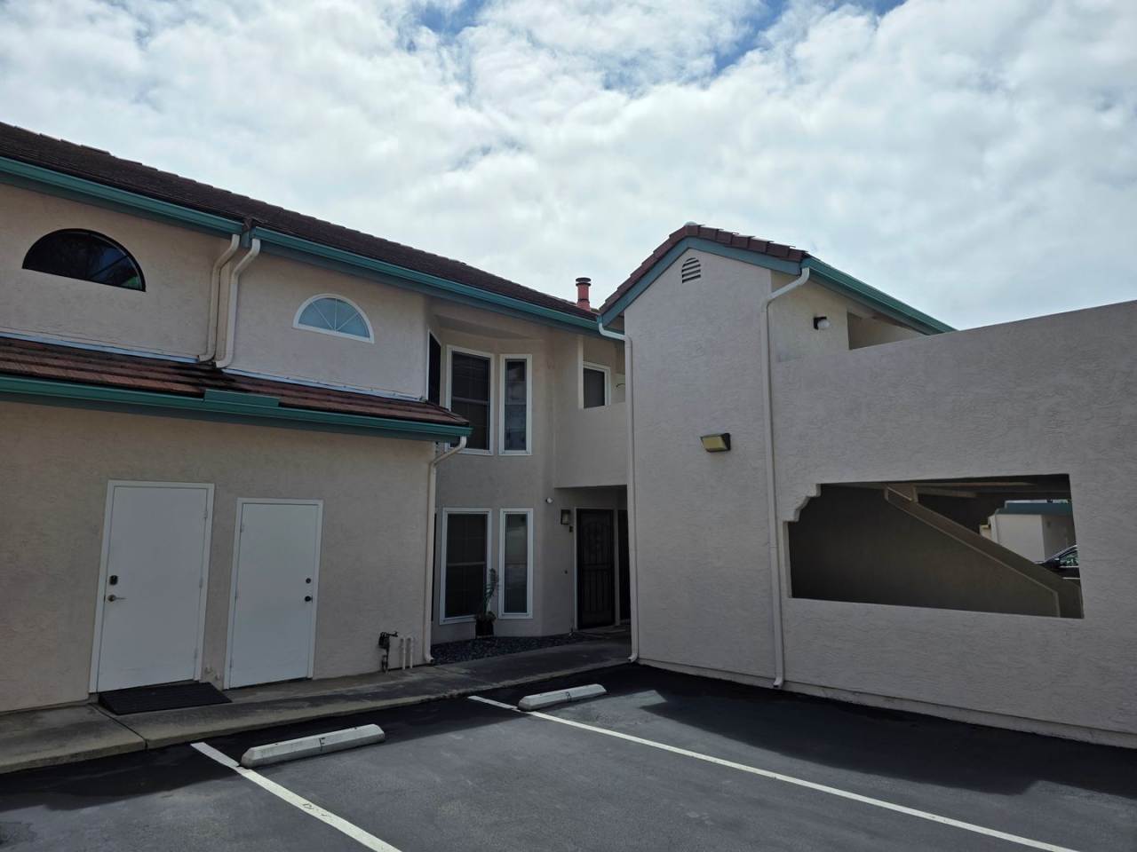 Mid-term rental Fully furnished 1 bedroom home in downtown Carlsbad close the beach with utilities included