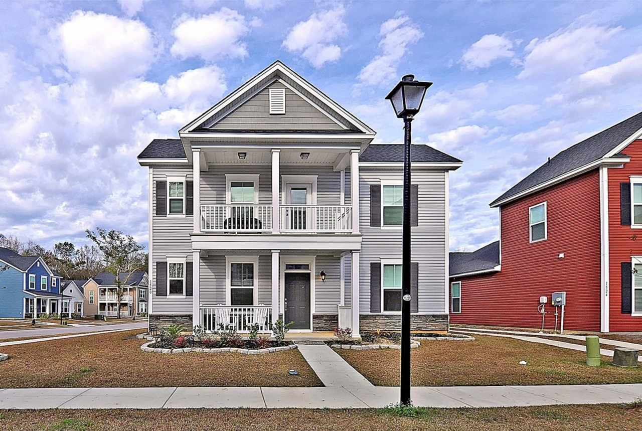 3/2.5 home in the desirable neighborhood of Boltons Landing in West Ashley!