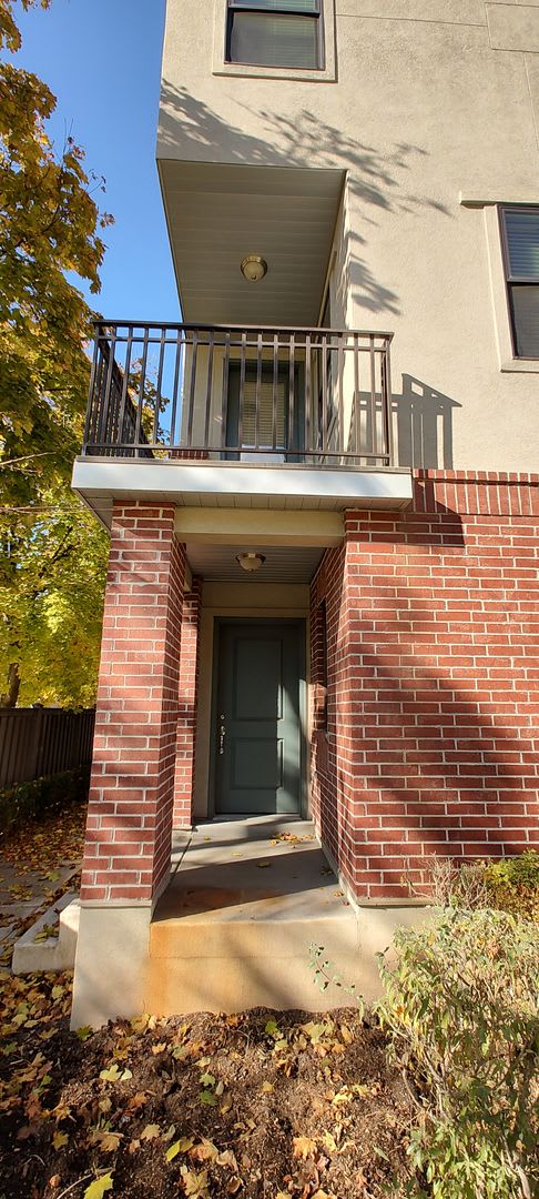 GORGEOUS Downtown Unit!!!