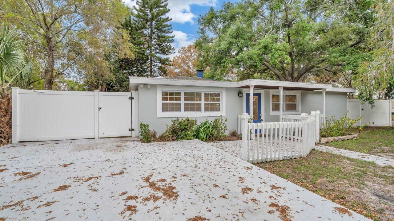 Spacious remodeled South Tampa 4BR/3BA home on corner lot with large fenced backyard