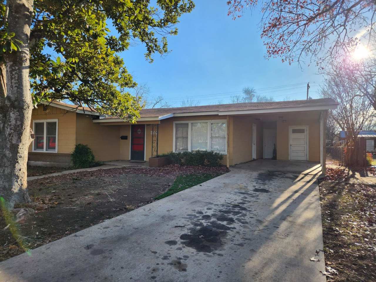 FOR LEASE!! Great location!