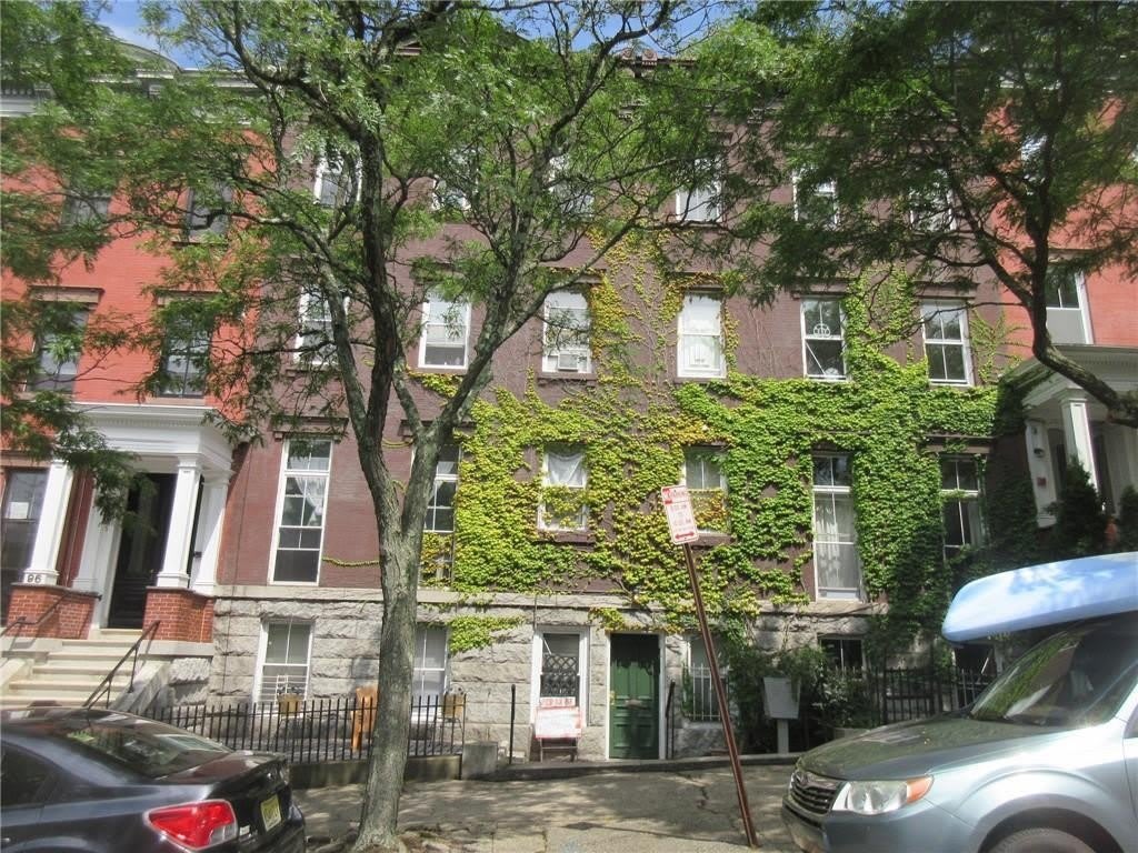 100 Bowen Street unit: 3 W