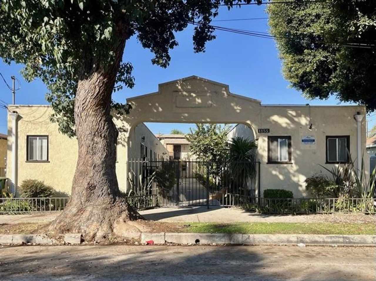 BELLA APARTMENTS: Beautiful 1 Bedroom Apartment