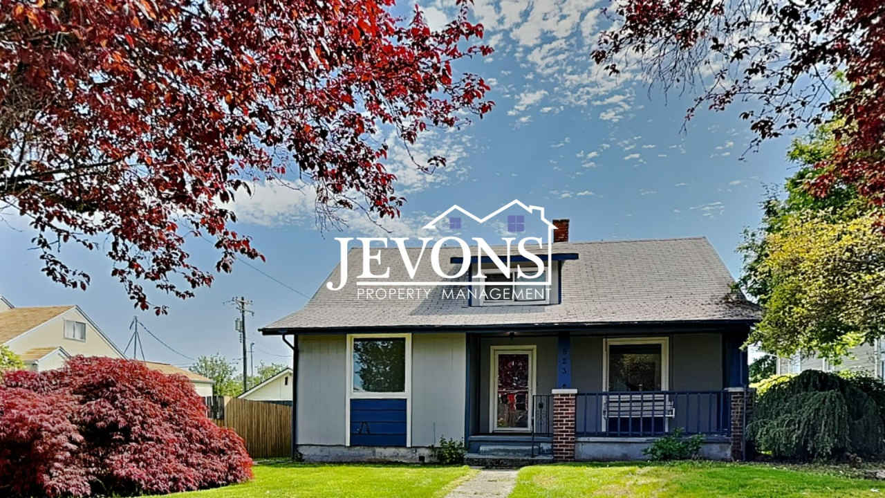 Charming 5-bedroom home near shopping, parks, and University of Puget Sound - Minutes from Cheney Stadium!