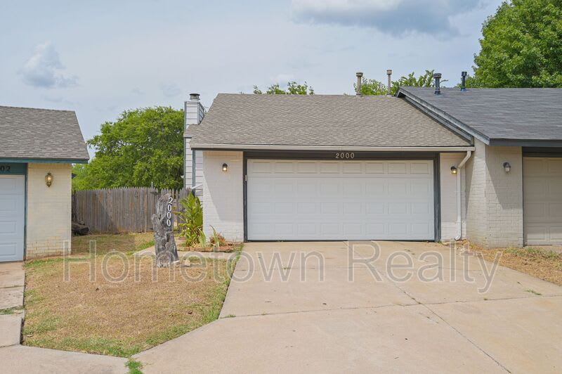 2000 Twisted Oak Circle