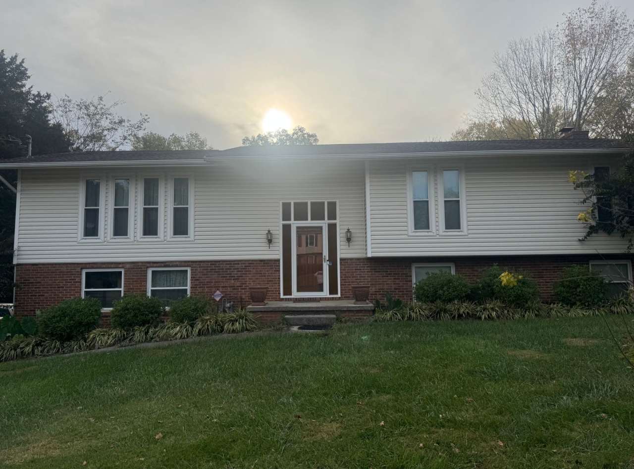 Knoxville 37923 - Fully furnished 1 bedroom 1 bath apartment - call Shannon Russell or Lisa Vineyard 865-216-9334