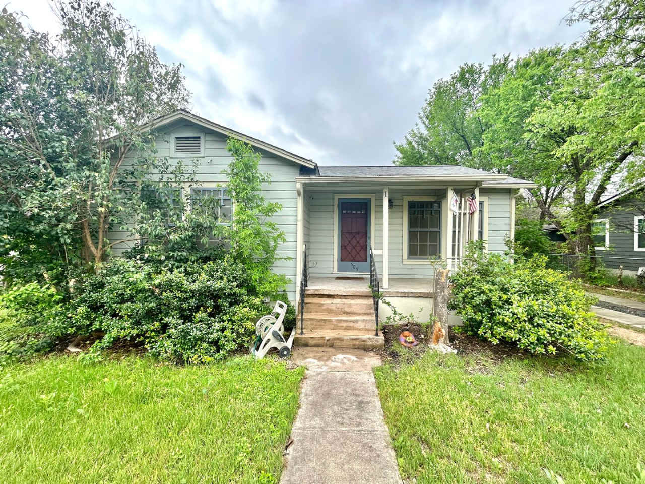 Charming  Homey 3/BR 1/BA with Cozy Porch, Deck  Fenced Yard!