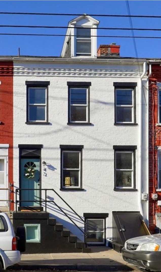 Charming 3 Bedroom Lancaster Home with Yard and Laundry Hookups!