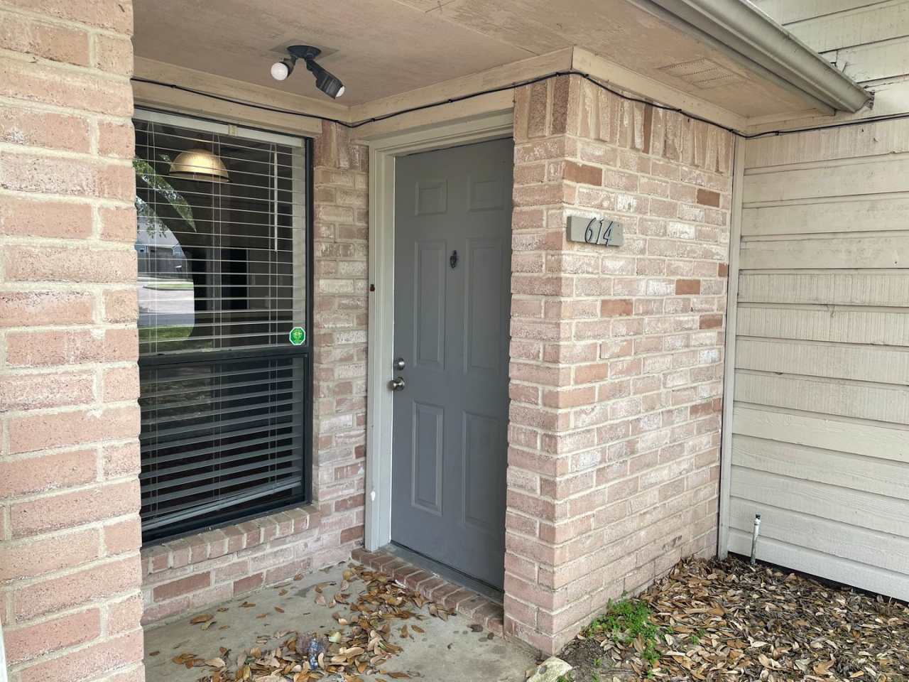 AUGUST PRE-LEASE! Spacious 2 Bedroom 2 Bathroom Duplex with Yard!