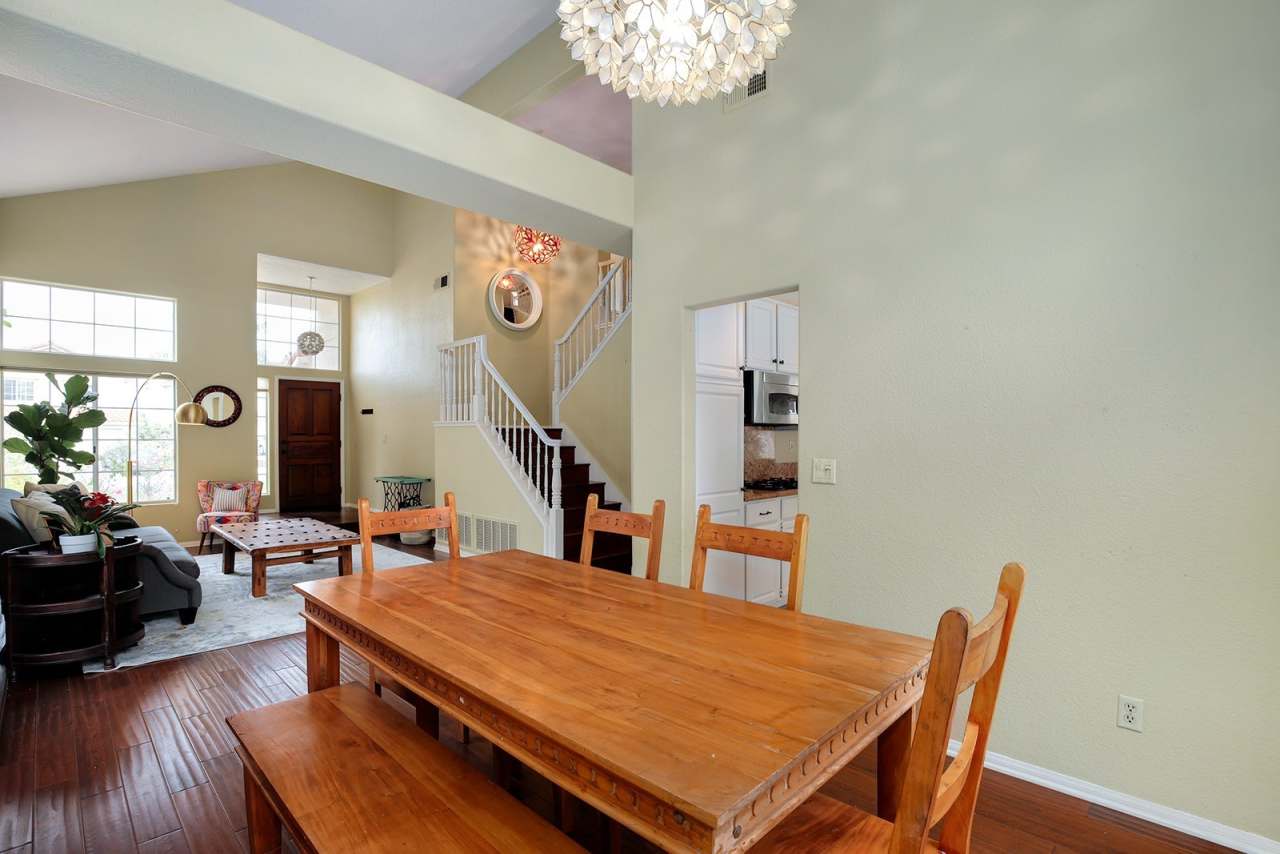 Carlsbad Home 3 Bedroom + retreat, 2.5 Baths 2 Car Garage