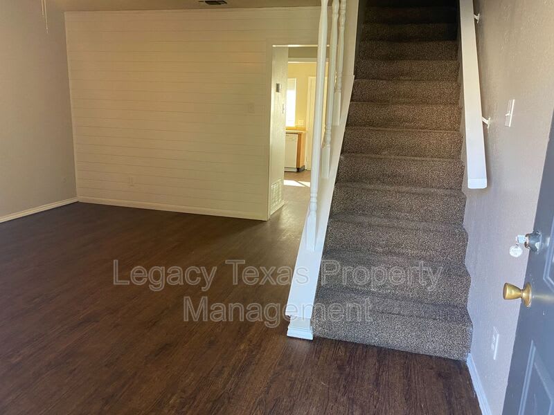 1607 D SUN VALLEY DR