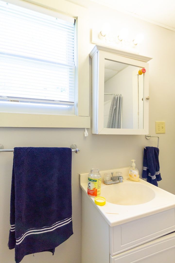 PRELEASING for AUGUST! Close to Campus